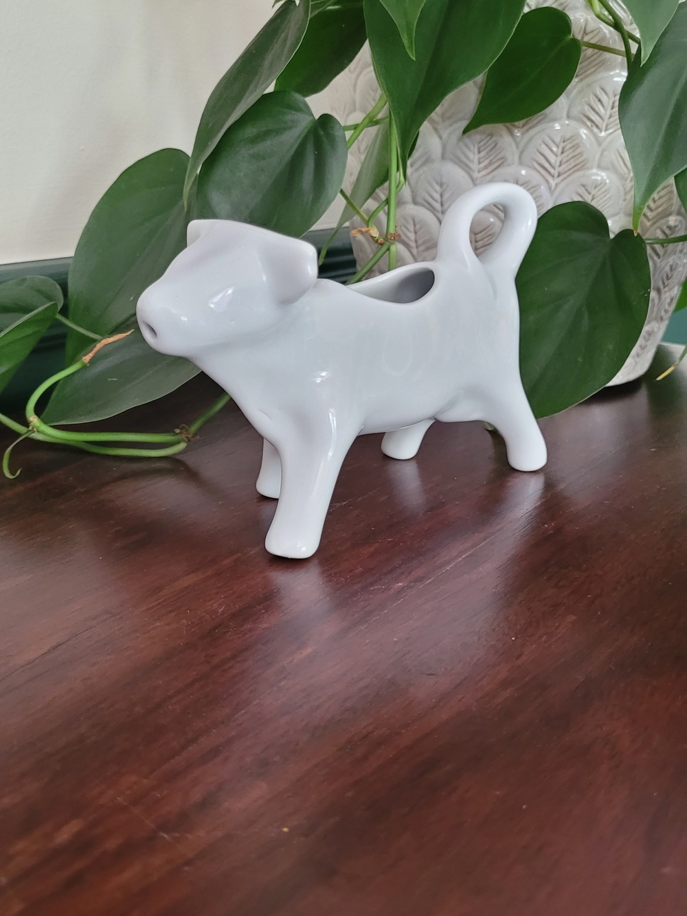 White Ceramic Cow-Shaped Creamer - Decorative Pourer